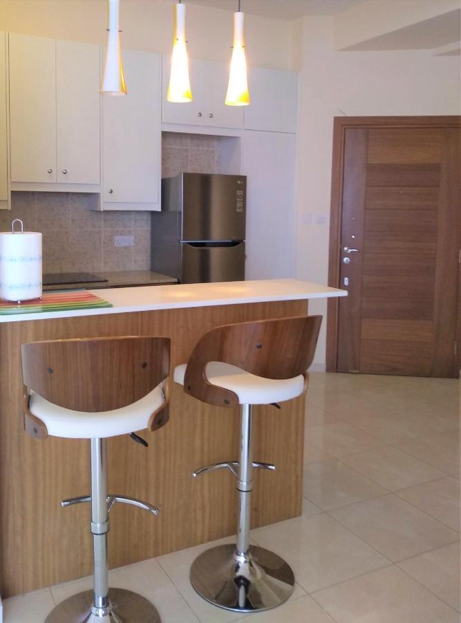 T&E Apartment Larnaca Esterno foto